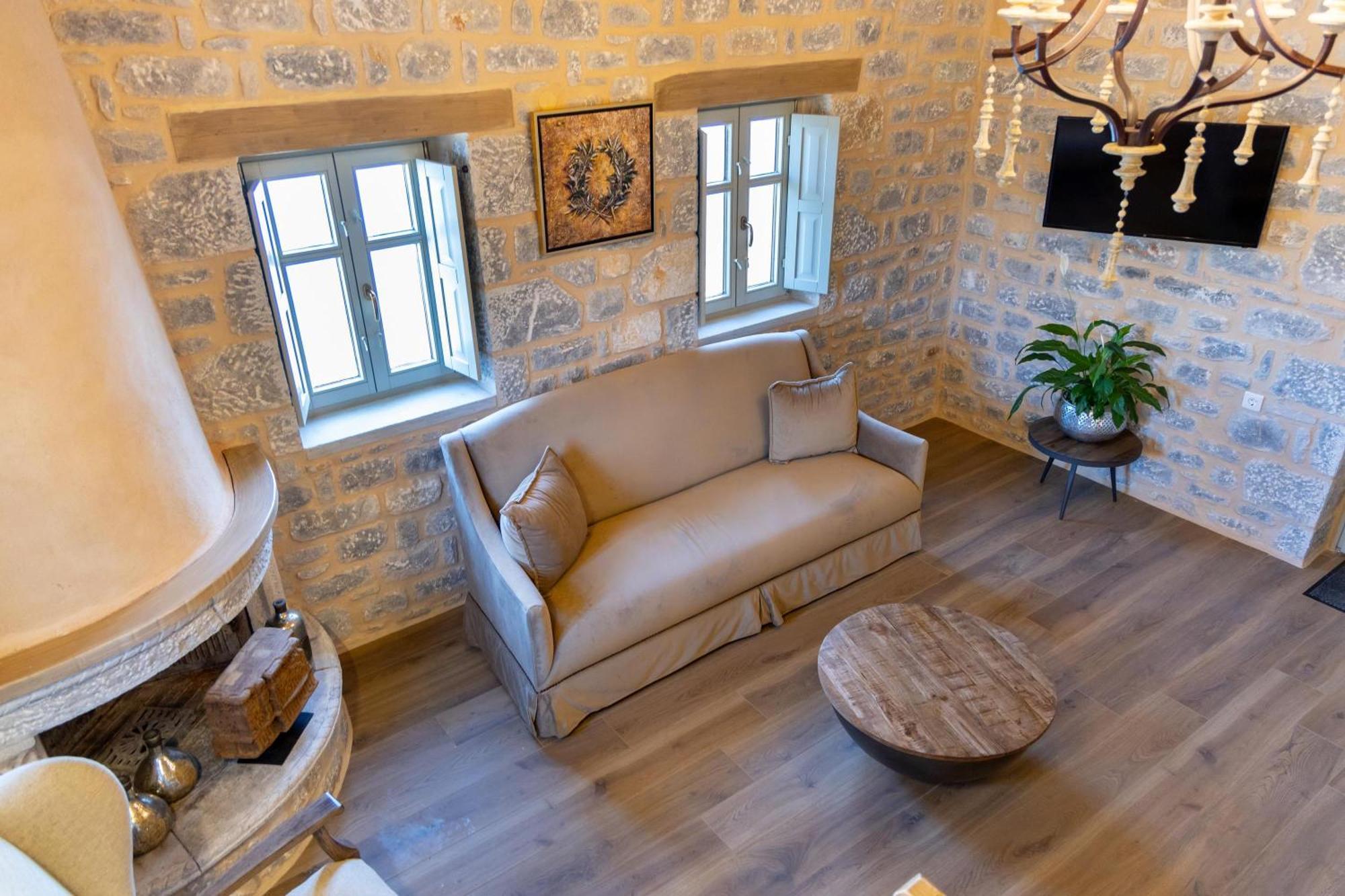 Akrolithi Guesthouse Karavostásion エクステリア 写真