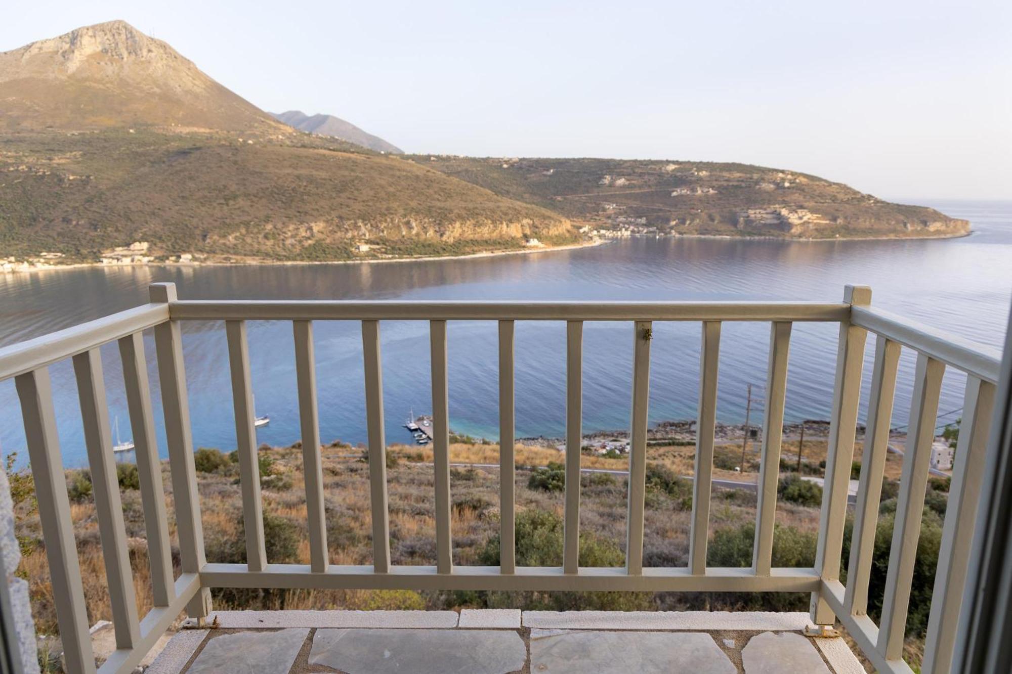 Akrolithi Guesthouse Karavostásion エクステリア 写真